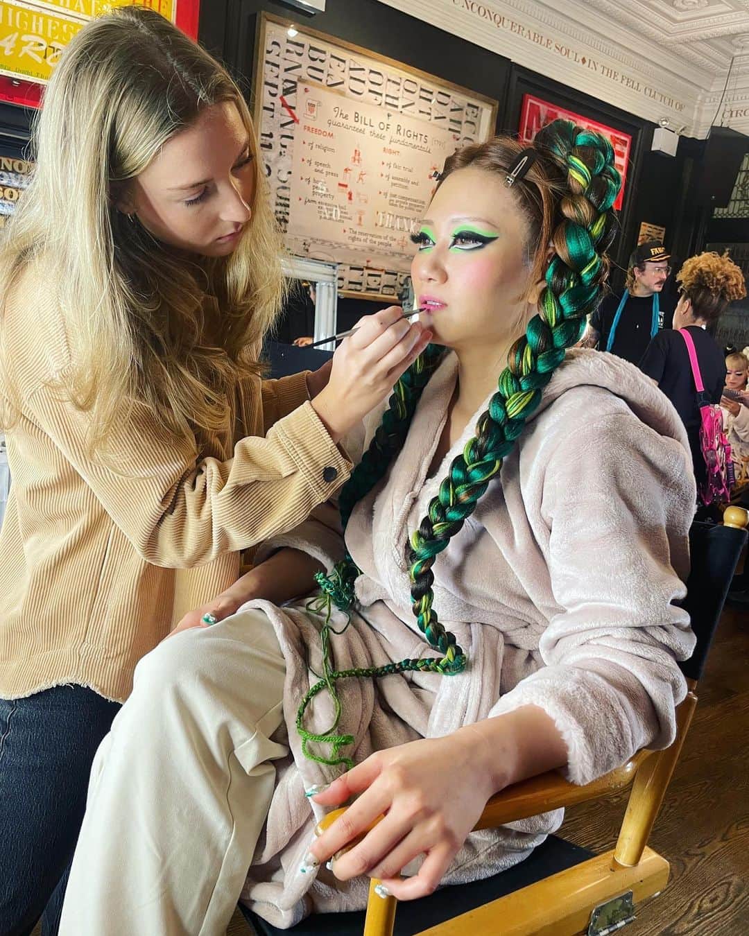 雪妃真矢のインスタグラム：「Working with professionals. It makes me so so happy.  #SUKEBAN #joshiprowrestlingtour  #showbuisiness #backstage」