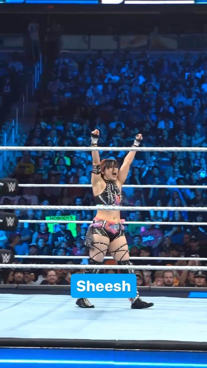 のインスタグラム：「@wwe_asuka battles @iyo_sky for the WWE Women’s Championship! 🔥🏆 #SmackDown」