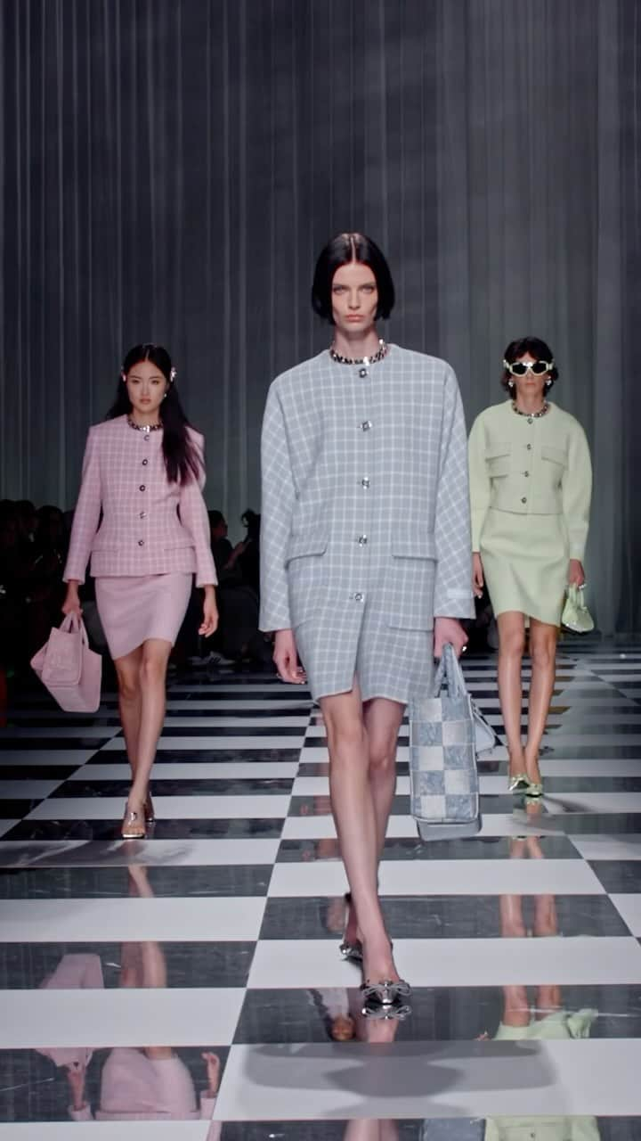 ドナテラ・ヴェルサーチのインスタグラム：「Spring-Summer 2024 Fashion Show Highlights  Starring Kendall, Mica, Loli, Eva, Hedi, Diane, Anthony, Hejia, Tanner, Sascha, Karolina, Cheick, Ida, Anok, Renee, Amelia, Natalia, Hana, Machlan, Donngyu, Wilber, Nyaduola, Kaan, Mila, Sihana, Xu, Rania, Rebecca, Filip, Tess, Emma, Ella, Sara, Iris, Mark, Ying, Stanley, Anna, Fernando, Rejoice, Ella, Penelope, Lexi, Annemary, Tilly, Mona, Kaplan, Heather, Marnix, Meng, Steinberg, Victor, Victoria, Nyanderi, Liu, Julia, Kit, Zaram, Precious, Felice, He, Zaquel, Samuel, Silas, Hamin, Yoestry, Hollow, Adut, Gabriel, Alaato, Noah, Vittoria, Ismael, Ayo, Dara, Rianne, Angelina, Gigi, and Claudia.   #VersaceSS24」