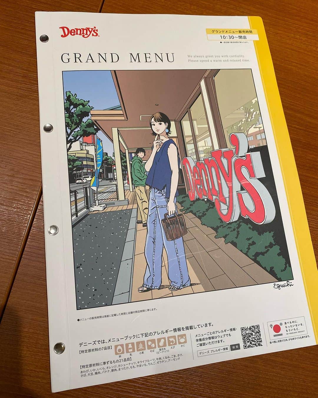 角田陽一郎さんのインスタグラム写真 - (角田陽一郎Instagram)「深夜のデニーズにて原稿赤入れ。 メニューは江口寿史さんのイラスト！それだけでテンションが上がる！ 学生時代、ただのおしゃべりやサークルの打ち合わせやレポートや台本を作ったりは何時間もファミレスだった。抜群に心地よかった。 なんかあの頃を憶い出す。  #角田陽一郎 #今日の陽気 #plan36 #人生はロケとロケハンである #複合人文学 #compositehumanities #おはようございます #江口寿史」9月23日 10時39分 - kakuichi44