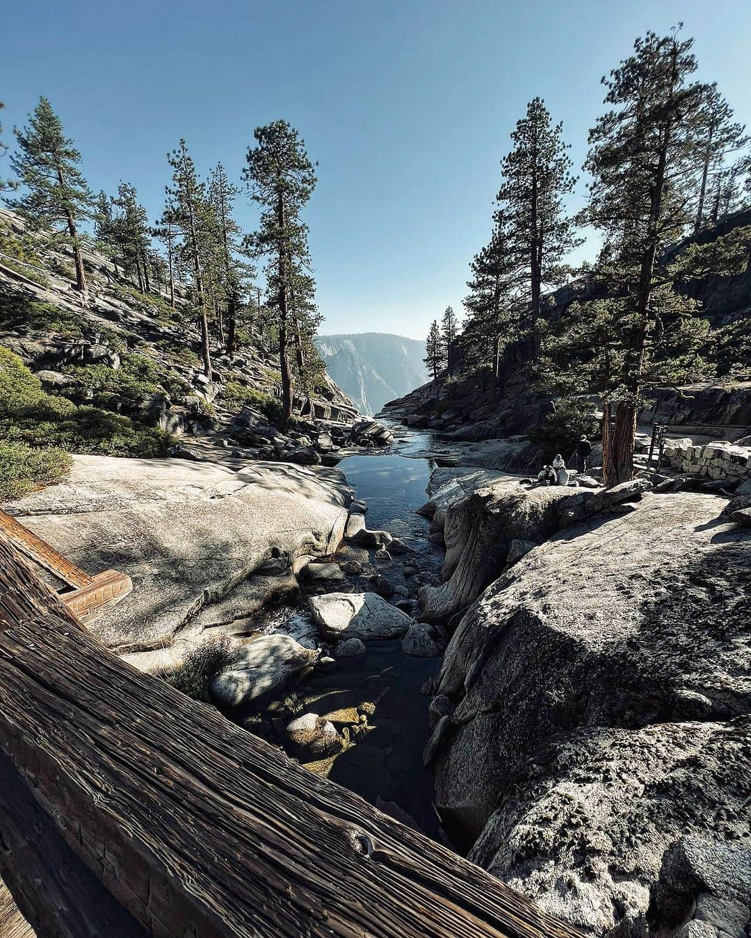 ヨハネス・ベターさんのインスタグラム写真 - (ヨハネス・ベターInstagram)「Took a dip in the Yosemite Falls 😁 #yosemite #falls #beforeafter #trip #california #usa #nationalpark #roadtrip」9月23日 10時53分 - johannes_vetter