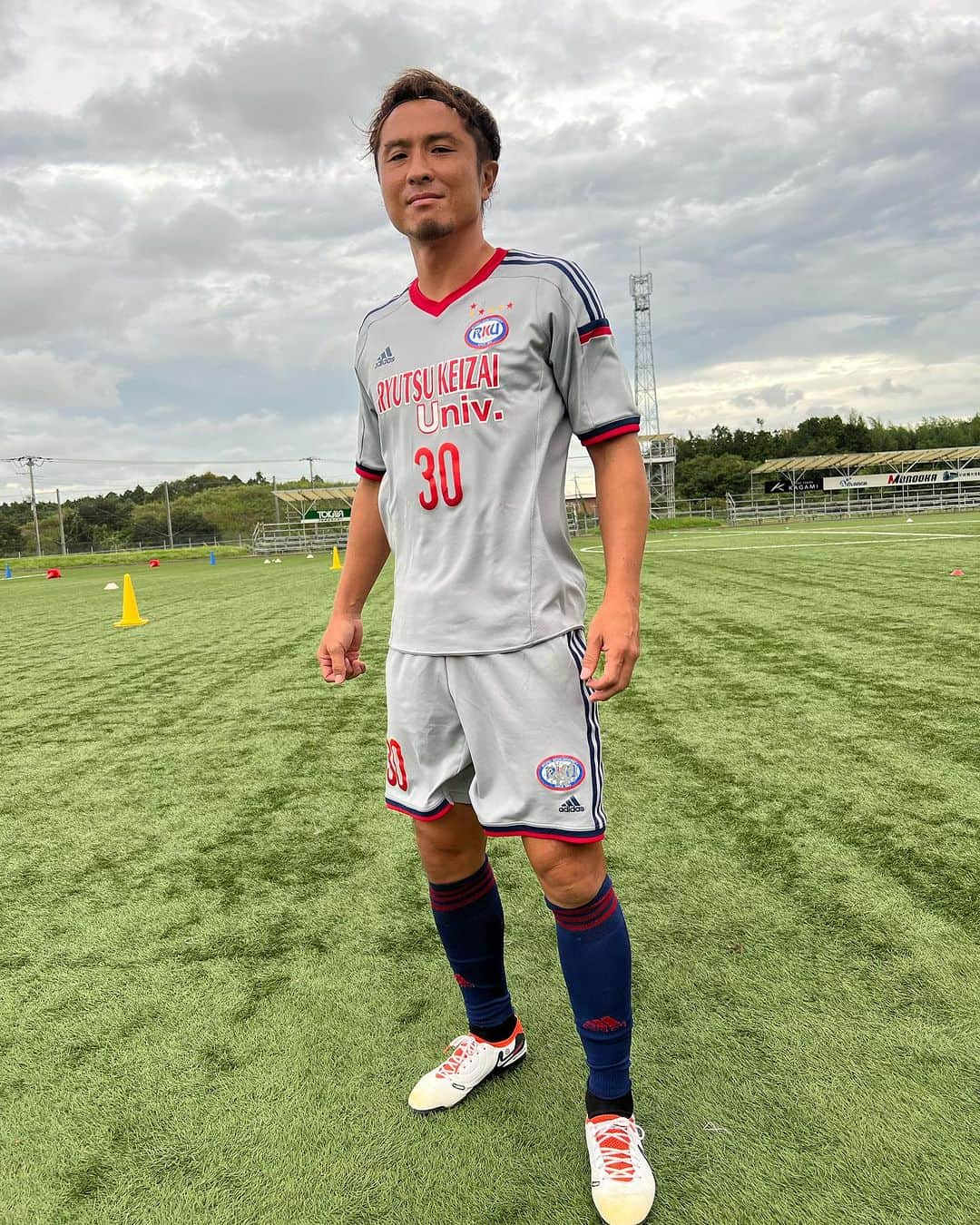 那須大亮さんのインスタグラム写真 - (那須大亮Instagram)「流通経済大学サッカー部‼️  数々のJリーガーを輩出している強豪校にいってきました⚽️  似合ってるかな⁉️笑  #流通経済大学サッカー部  #関東大学サッカーリーグ」9月23日 11時01分 - nasudaisuke_official