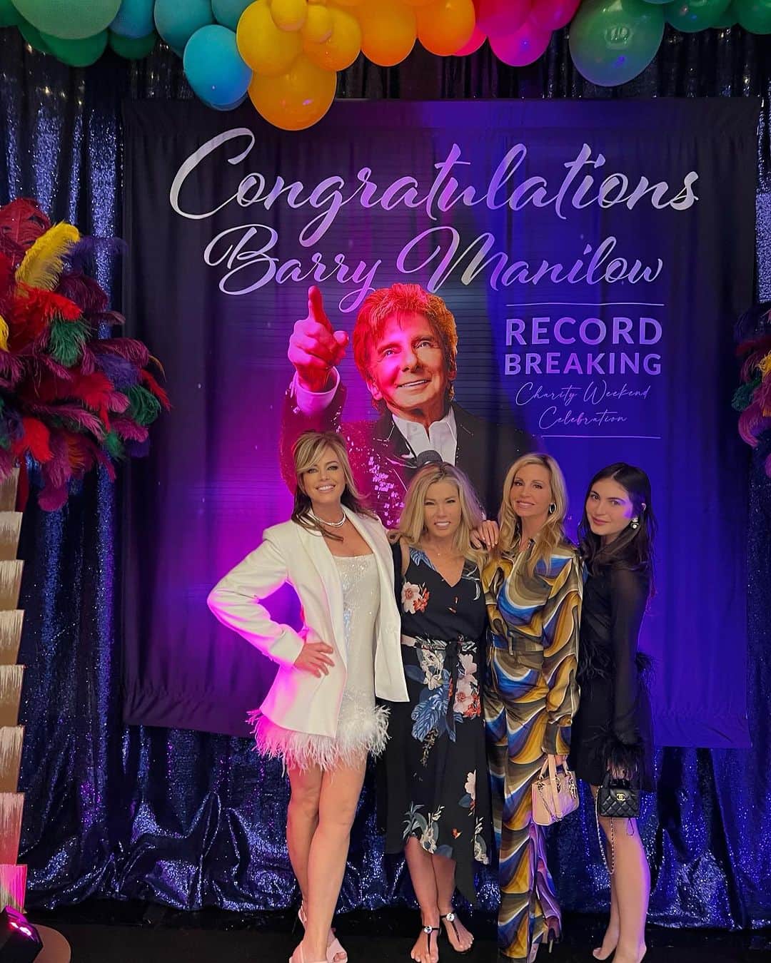 カミール・グラマーのインスタグラム：「We’re here for it! Tonight, Barry Manilow will surpass Elvis Presley as most engagements in Las Vegas!  So excited to share in this excitement with him & fabulous moment with my girlfriends.」