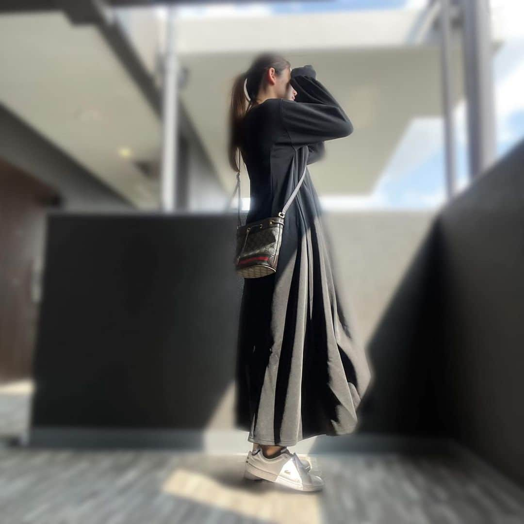 明空星さんのインスタグラム写真 - (明空星Instagram)「ZOZOTOWNで　@geera__official の秋冬服ゲット♡ 3色展開、3,289円生地も暖かいしこれから肌寒くなってくるからめちゃくちゃいいと思う😍 前後2WAYデザインで着こなし2倍🙌🏻きれいめにもカジュアルにも着回せる優秀デザイン 、レディーなシルエットで体型カバー&スタイルアップ見せ 大人っぽいジップ&スライダーがアクセント 、ジップの開きを調整するだけで雰囲気を変えて着用できる！ 9/24までZOZO WEEK開催中🙌🏻🙌🏻🙌🏻  #ZOZOTOWN#ZOZOTOWNおすすめブランド #今日のコーデ #GeeRA #ジーラ #ジーラコーデ#ハーフジップ#ワンピース」9月23日 11時07分 - kirara20010501