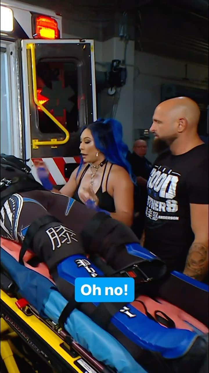 WWEのインスタグラム：「#TheBloodline is RUTHLESS… #SmackDown」