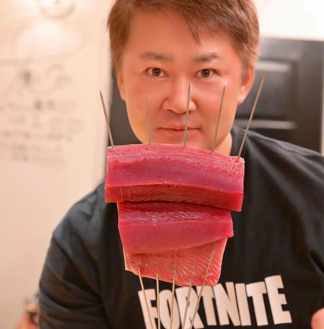 のインスタグラム：「カツオー‼️ #鰹 #食堂えびちゃん  #河原町グルメ  #京都グルメ #fortnite  #balenciaga  #fortnitebalenciaga  #fortnitexbalenciaga  #balenciagafortnite  #balenciagaxfortnite」
