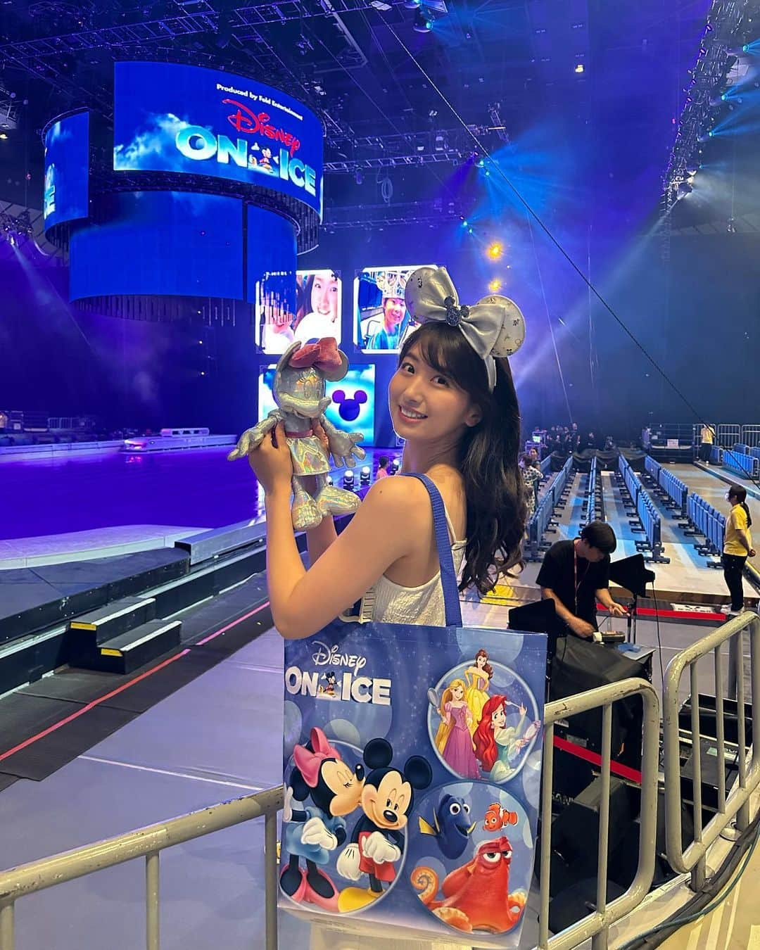 関根ささらさんのインスタグラム写真 - (関根ささらInstagram)「#disneyonice #disney100yearsofwonder ⛸️❄️🌈  会場内での写真とステージの写真を少しだけお裾分け♡ ほーーーんとに素敵だし毎回感動が止まらないのですが、今回は開幕 #メリーポピンズ で泣けたし、大好きなプリンセスたちが大集合したのもエモすぎて泣いたし、 #disney100 のコスチュームを身に纏ったミッキーフレンズたちが最高すぎてまた泣けた………いつも感動をありがとう #ディズニーオンアイス 🥹🫶❄️🩷 . . . . #disneyonice2023 #disney #disneygram #disneyprincess #disneylife #disneyphotography #ディズニーグラム #ディズニー写真部スマホ支部 #ディズニーカチューシャ #ディズニー好き #ディズニー好きな人と繋がりたい #ディズニー好きと繋がりたい #disneyfan #disneyears #disneyootd #ootd #outfit #outfitoftheday #ディズニーコーデ #横浜アリーナ #yokohamaarena」9月23日 11時31分 - sasarasekine