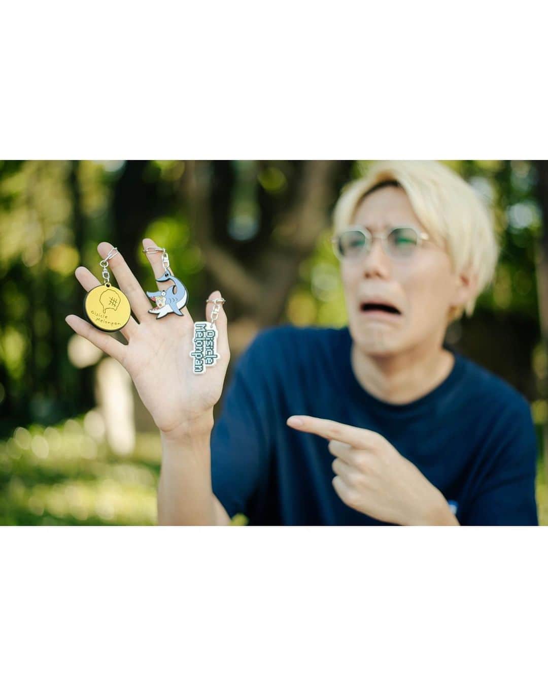 おいしくるメロンパンさんのインスタグラム写真 - (おいしくるメロンパンInstagram)「. 「おいしくるメロンパン answer tour - 結ぶリボンの方程式 -」ツアー新グッズのご紹介！  ■ロゴステッカーセット ■結ぶリボンの方程式 チケットキーホルダー  クリア素材のロゴステッカーが登場！ 日傘ツアーに続いてチケットキーホルダーも✨  さらに、ガチャガチャも結ぶリボン編として新しくなりました✨  Photo by @n_t_m.k  #おいしくるメロンパン #ツアーグッズ #新グッズ」9月26日 18時00分 - oisiclemelonpan_official