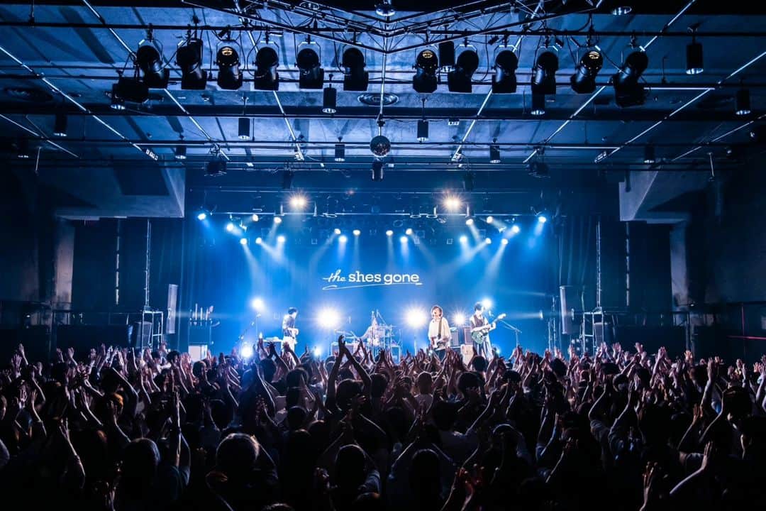 のインスタグラム：「2023.9.22 (金) 「重い愛TOUR2023」 @名古屋ダイアモンドホール live photo  photo by @yusuke_mphoto  #theshesgone #重い愛TOUR」