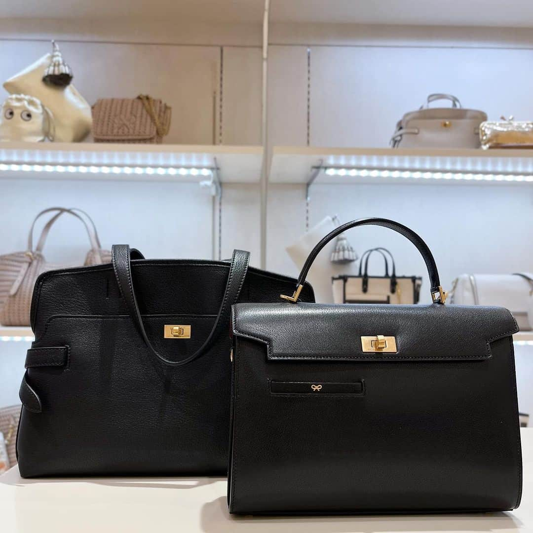 HANKYU.MODEさんのインスタグラム写真 - (HANKYU.MODEInstagram)「. Anya Hindmarch 23AW COLLECTION NEW ARRIVAL At 1F Bag Gallery  「Anya Hindmarch」から23秋冬新作の『Mortimer』をはじめ、『Tube』『Wilson』などのレザーバッグを中心に、新作アイテムをご紹介。  Page1 左)クロスボディバッグ(W14×H19×D9.5㎝)　94,600円 中)クロスボディバッグ(W10×H15.5×D10㎝)　　75,900円 右)クロスボディバッグ(W19×H11.5×D7.5㎝)　86,900円  Page2 左)クロスボディバッグ(W14×H19×D9.5㎝)　94,600円 中)クロスボディバッグ(W19×H11.5×D7.5㎝)　89,600円 右)クロスボディバッグ(W10×H15.5×D10㎝)　　75,900円  Page3-4 左)トートバッグ(W28×H32×D15㎝)　80,300円 右)クロスボディバッグ(W10×H15.5×D10㎝)　61,600円  Page5-6 左)バッグ(W33×H24×D14㎝)　220,000円 右)バッグ(W26×H19×D9㎝)　264,000円  Page7 左)バッグ(W26×H19×D9㎝)　264,000円  右)チューブバッグ(W19×H12×D8㎝)　152,900円  Page8 チューブバッグ(W19×H12×D8㎝)　152,900円  Page9 バッグ(W33×H24×D14㎝)　220,000円 左)ジップフォーンポーチ(W9.5×H18㎝)　83,600円　 右)チャーム(W4×H8.5×D1.5㎝)　25,300円  Page10 バッグ(W33×H24×D14㎝)　220,000円 チャーム(直径6×H11.5㎝)　52,800円  #anyahindmarch #アニヤハインドマーチ  #hankyumode #阪急うめだ本店 #うめはん #財布 #ミニ財布 #ウォレット #カードケース #バッグ #hankyumode23awbag #hankyumode23aw」9月23日 11時55分 - hankyumode