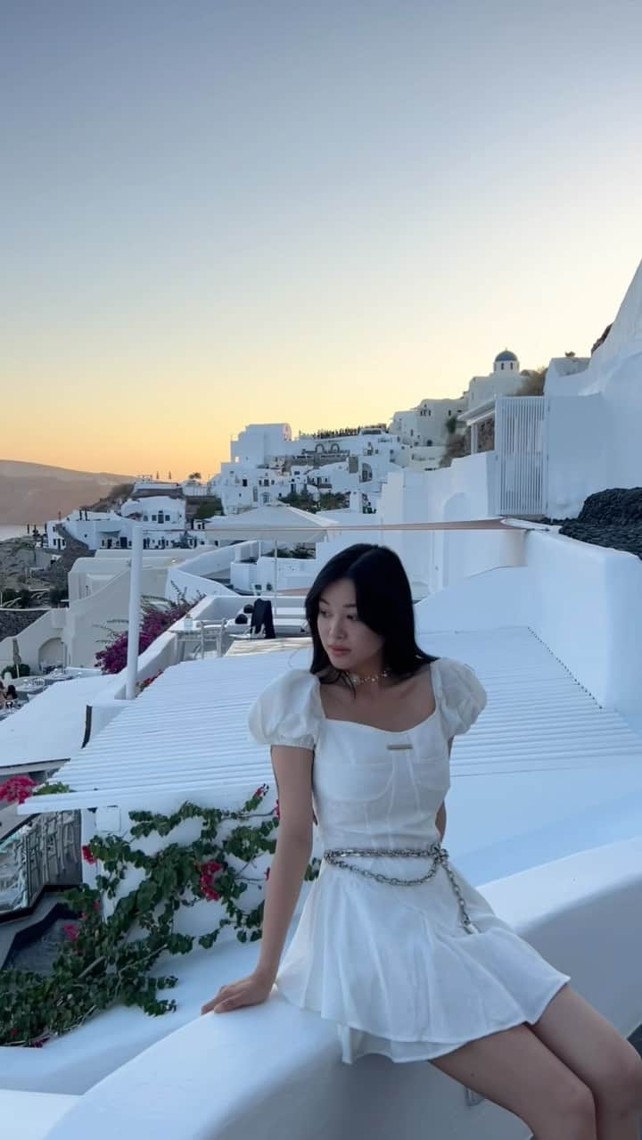 Emily Meiのインスタグラム：「Greece Vlog up on my YouTube !! Link in bio :3 what a blast ~」