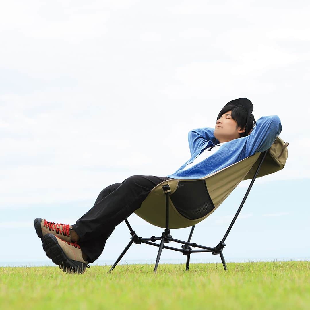 のインスタグラム：「. ／ 【3種類のキャンプフィットチェア】 を本日発売✨ ＼  発売を記念して、20%OFFになる「発売キャンぺーン」を開催中🎉  ✔キャンペーン期間 9月29日（金）まで  ✔販売サイト Amazon店&楽天市場店 ※他ストアはキャンペーン終了後に販売開始  ■コンパクトキャンプフィットチェア ・発売キャンペーン価格：3,984円 ※9月30日以降は4,980円  ■キャンプフィットチェア スタンダードタイプ ・発売キャンペーン価格：7,184円 ※9月30日以降は8,980円  ■キャンプフィットチェア ハイタイプ ・発売キャンペーン価格：7,984円 ※9月30日以降は9,980円  ※すべて税込表示  発売キャンペーンは9月29日（金）まで‼️ お得なこの期間をお見逃しなく👀  販売ページは、プロフィール（ @vastland.jp ）のリンクから🛒  座面の高さや傾斜を変えることができるため、とっても快適😎👍収納時はコンパクトでかさばらず、組み立ては簡単✨  ご不明点があればお気軽にご質問ください😌  #VASTLAND #ヴァストランド #新商品 #チェア #焚き火 #キャンプギア #CAMP」
