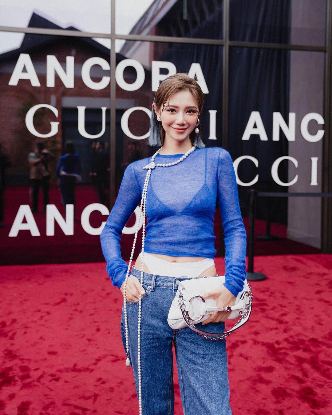 Elva Niのインスタグラム：「The debut of @sabatods in @gucci SS24 is like a breath of fresh air, offering simple, clean and modern designs. 🍃 @Gucci #Gucci #GucciHongKong #GucciAncora」