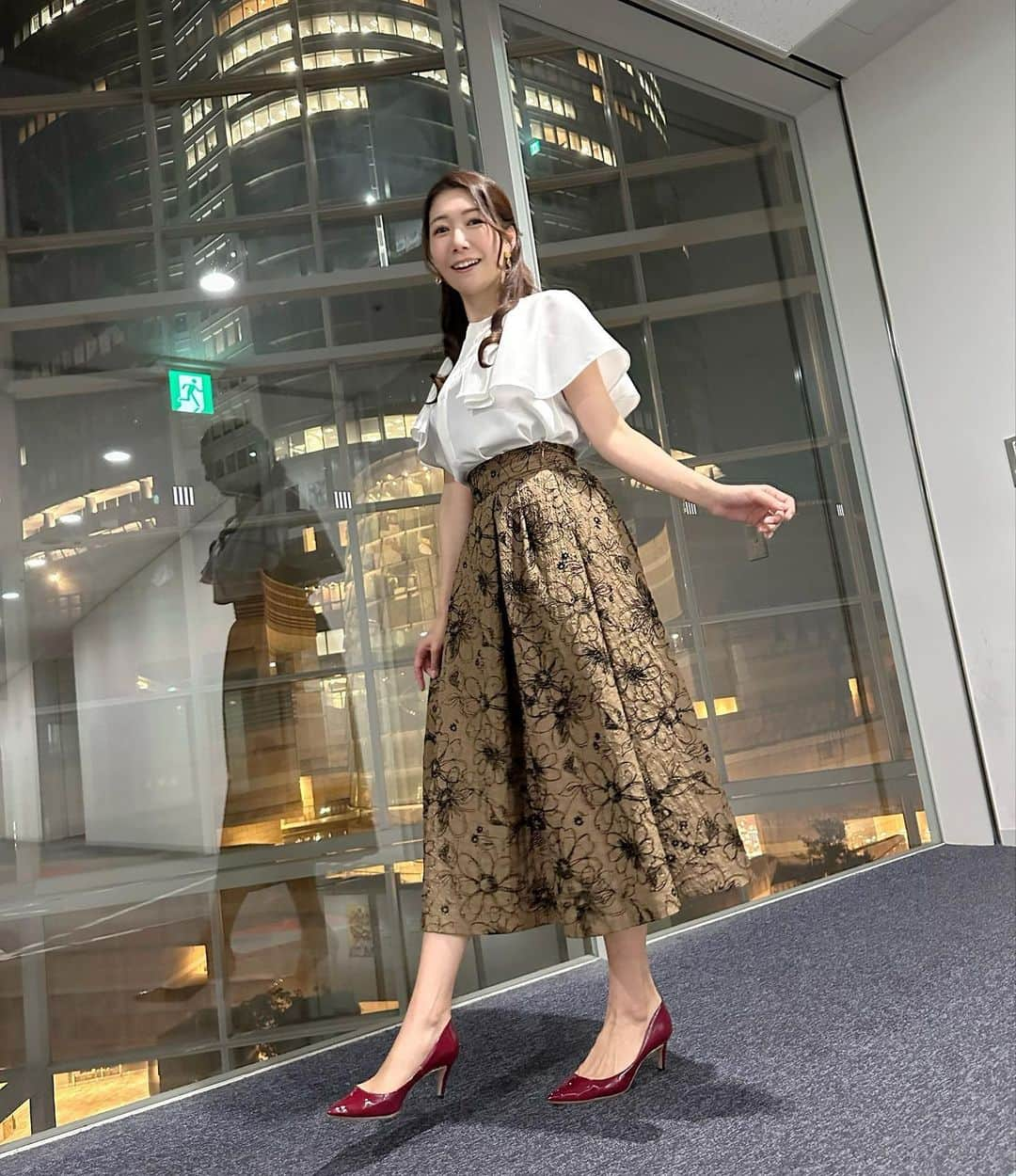 穂川果音さんのインスタグラム写真 - (穂川果音Instagram)「木曜アベプラ衣装👗  tops→ @nw_select  skirt→ @swingle_official  #天気　#天気コーデ　#気象予報士　#アベプラ　#雨の日コーデ　#30度の日コーデ　#9月コーデ　#秋コーデ　#初秋コーデ」9月23日 12時01分 - hokawakanonn