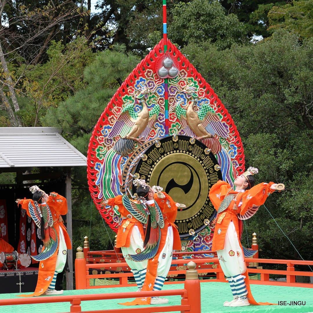 伊勢神宮のインスタグラム：「#伊勢神宮 #神宮 #神社 #心のふるさと #内宮 #神楽祭 #神苑 #舞楽 #雅楽 #迦陵頻 #isejingu #jingu #soul_of_japan #japan #jinja #shinto #naiku #kagurasai #gagaku #bugaku」