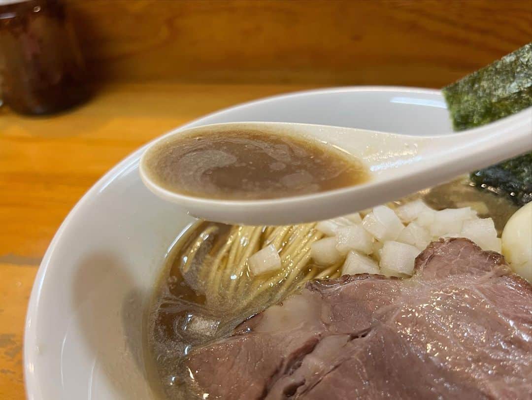 SUSURUさんのインスタグラム写真 - (SUSURUInstagram)「日本一の煮干しラーメン店。 レジェンド、イチカワさんへ。 いつ食べてもうまい！最強。 #susuru_tv #煮干中華ソバイチカワ #つくば #茨城 #醤油 #和え玉 #超うまい  #ラーメン #らーめん #ramen #ラーメン部 #ramennoodles #毎日ラーメン生活 #麺スタグラム #japaneseramen #japanramen #foodstagram #foodie #noodles #instanoodle #instaramen #instafood #茨城ラーメン #煮干しラーメン #純煮干し #イチカワ」9月23日 12時08分 - susuru_tv