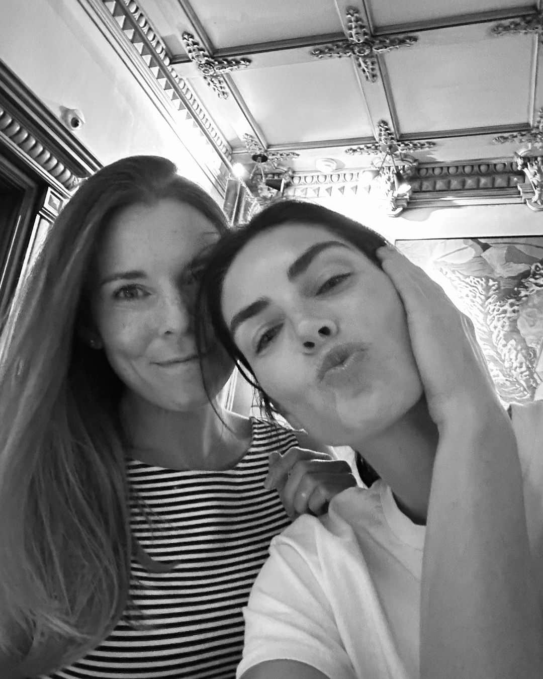 ヒラリー・ローダさんのインスタグラム写真 - (ヒラリー・ローダInstagram)「september 💌」9月23日 12時19分 - hilaryrhoda