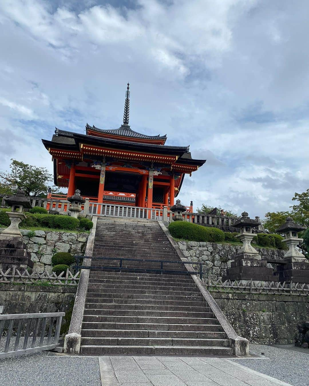 小向美奈子さんのインスタグラム写真 - (小向美奈子Instagram)「DX東寺１０日間終了‼️ 来てくださった皆様 応援してくださる皆様 出演者・スタッフの皆様 素晴らしい時間をありがとうございました😊 久々の京都では常連さん〜新しいお客様 色々な方に出会え本当に嬉しかったです。 またあのステージで会えるようこれからも頑張ります‼️  せっかく京都遠征だったので仕事終わってから２日間観光しちゃった‼️」9月23日 12時14分 - x375x_komukai.m