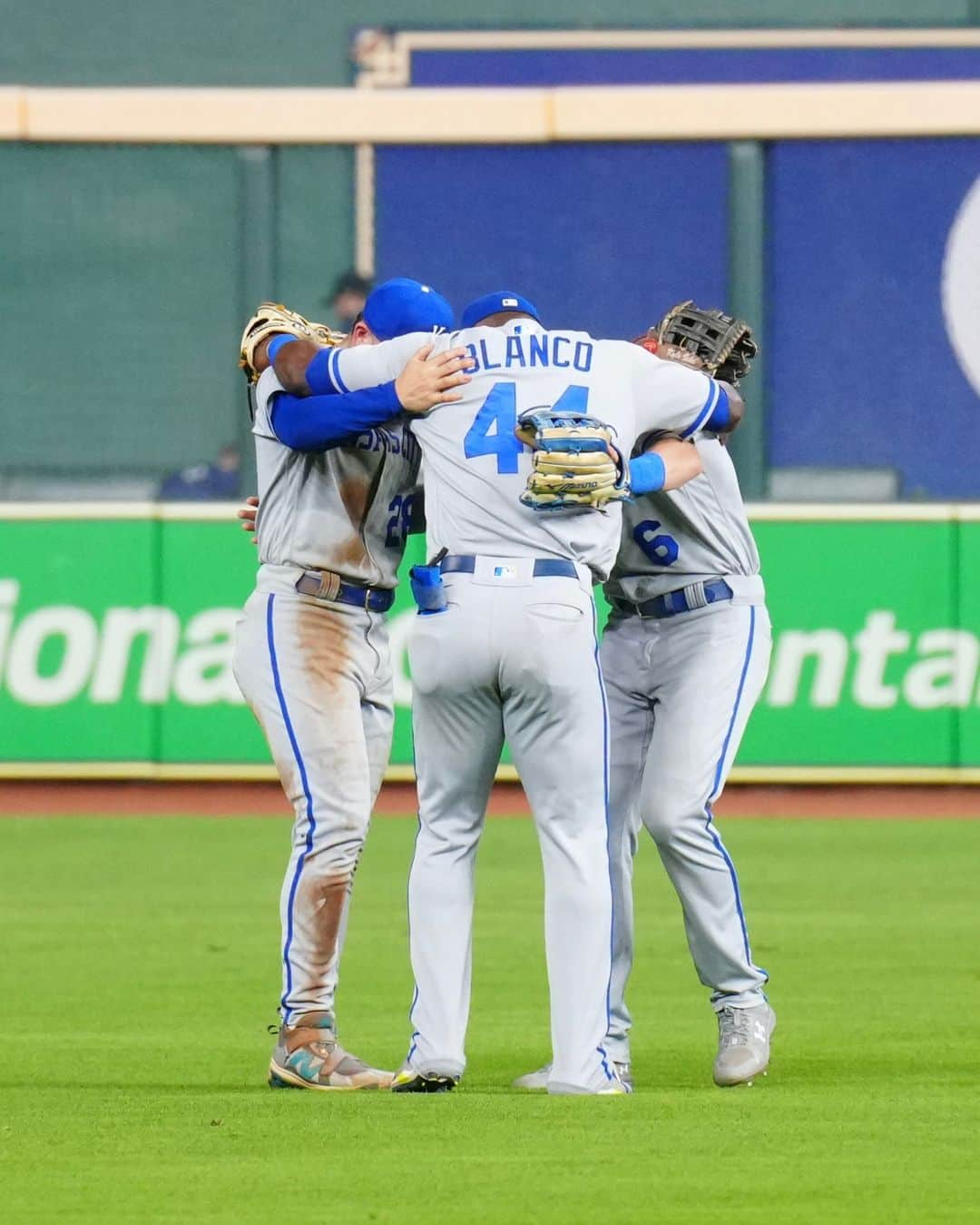 カンザスシティ・ロイヤルズさんのインスタグラム写真 - (カンザスシティ・ロイヤルズInstagram)「Took the win streak on the road. #HEYHEYHEYHEY」9月23日 12時15分 - kcroyals