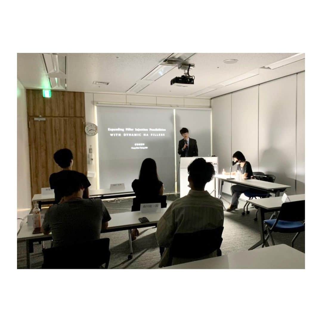 西川礼華さんのインスタグラム写真 - (西川礼華Instagram)「We were honored to have Dr. Fangwen Tseng from Taiwan at SBC. I couldn't contain my excitement when I saw Dr. Tseng's incredible hyaluronic acid techniques for the first time at an international conference. I kept thinking, 'I want to learn from him!' And, that dream finally came true 😊  To foster direct discussions between world-class dermatologist and SBC doctors, I invited those among our SBC doctors with the top 20 records in hyaluronic acid injections to join us in Tokyo. We had the privilege of learning from Dr. Tseng through lectures, discussions, and sharing of injection techniques. Special thanks to Dr. Tseng, TEOXANE and Sera-san from PRSS Japan for making this happen 😌  #SBCDoctors #HyaluronicAcidTechniques #MedicalEducation #teoxane #DrFangwenTseng #KnowledgeSharing  #shonanbeautyclinic  #ayakanishikawa  Dr Fangwen Tsengが台湾から来日された際にSBCにもお越しいただきました。Tseng先生の素晴らしいヒアルロン酸テクニックを国際学会で初めて見た時に、Tseng先生に教えてもらいたい！とオファーし続け叶いました😊 世界的一流の先生とSBCドクターが直接ディスカッションをする時間をとりたかったので、今回はSBCドクターの中でヒアルロン酸注入症例実績がトップ20の方のみ声をかけ、東京に集まってもらいました。Tseng先生からの講義、ディスカッション、注入技術のシェアをいただけました。Tseng先生、そしてアレンジくださったTEOXANE社、PRSS japan社様、ありがとうございました😌」9月23日 12時33分 - ayakanishikawa