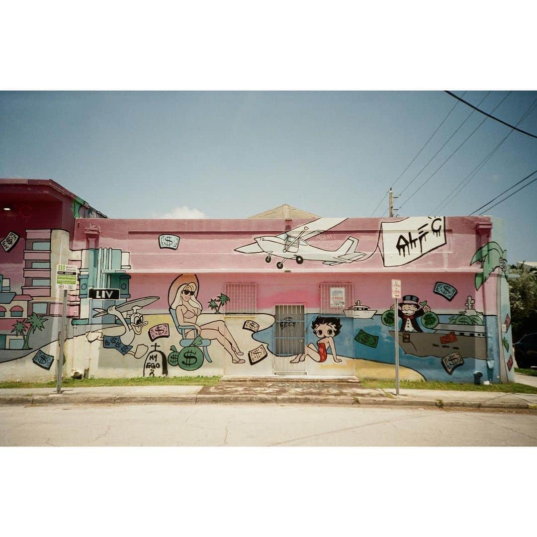 ペ・ジョンナムさんのインスタグラム写真 - (ペ・ジョンナムInstagram)「rollei35 classic film photos 🙃🙏📸🎞️🎞️🎞️ #rollei35 #filmphotography #노보정노필터 #배작가」9月23日 12時33分 - jungnam_bae