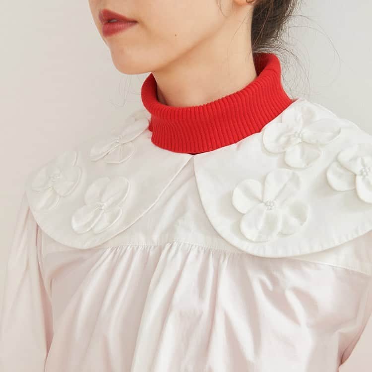 のインスタグラム：「． ． 《Autumn winter collection》 ＼秋のおよばれ服／ ． ． オケージョン対応が出来る新作のおよばれ服のご予約がスタート!!! ． ． セミオケージョンからお仕事着にも活躍出来るようなアイテムをご用意しております。 ． ． もちろん、コーディネート次第では普段使いとしても◎ ． ． AMBIDEX STORE、ZOZOTOWNでは本日12時〜ご予約がスタートしております。 詳しい詳細は是非サイトをご覧になってみてください。 店頭でのご予約や入荷連絡も承っておりますので、お気軽にお問い合わせください。 ． ． #dotandstripeschildwoman #childwoman #myfav #childwomanparici」