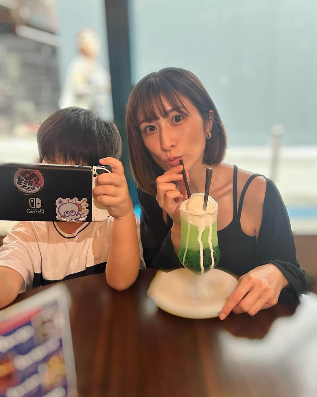 おかもとまりさんのインスタグラム写真 - (おかもとまりInstagram)「来月から海外や出張が多いので、今のうちに息子とたくさん遊びまーす🥰  まぁ、息子、switchに夢中ですけど😂」9月23日 12時57分 - okamotomari1213