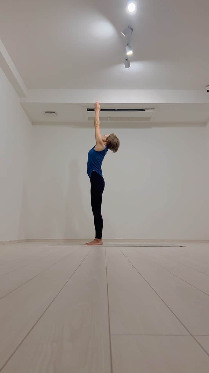 宮城由香のインスタグラム：「.  ⁡ 今週はPower Yoga Advanceお休みだったので。 ⁡ ⁡ ⁡ 太陽礼拝  @studiogod_yoyogiuehara  ⁡ ⁡ ⁡ ⁡ ⁡ そろそろ108Asana Challengeの予約開始時期。 （まだ準備できてないけど） ⁡ 東京 群馬 大阪 北海道 ⁡ の予定。 ⁡ ⁡ できる できないではなく ⁡ 楽しむ気持ちと 体力だけが必要な毎年恒例のイベント5年目。 ⁡ ⁡ ⁡ ⁡ ドキワク☺︎ ⁡ ⁡ ⁡ ⁡ thanks； @rhythmandbalance_official  ⁡  #yoga #太陽礼拝 #suryanamaskar  #sunsalutation  #宮城由香 #yukamiyagi #studioGOD  #studioGOD代々木上原 #studioGOD恵比寿」