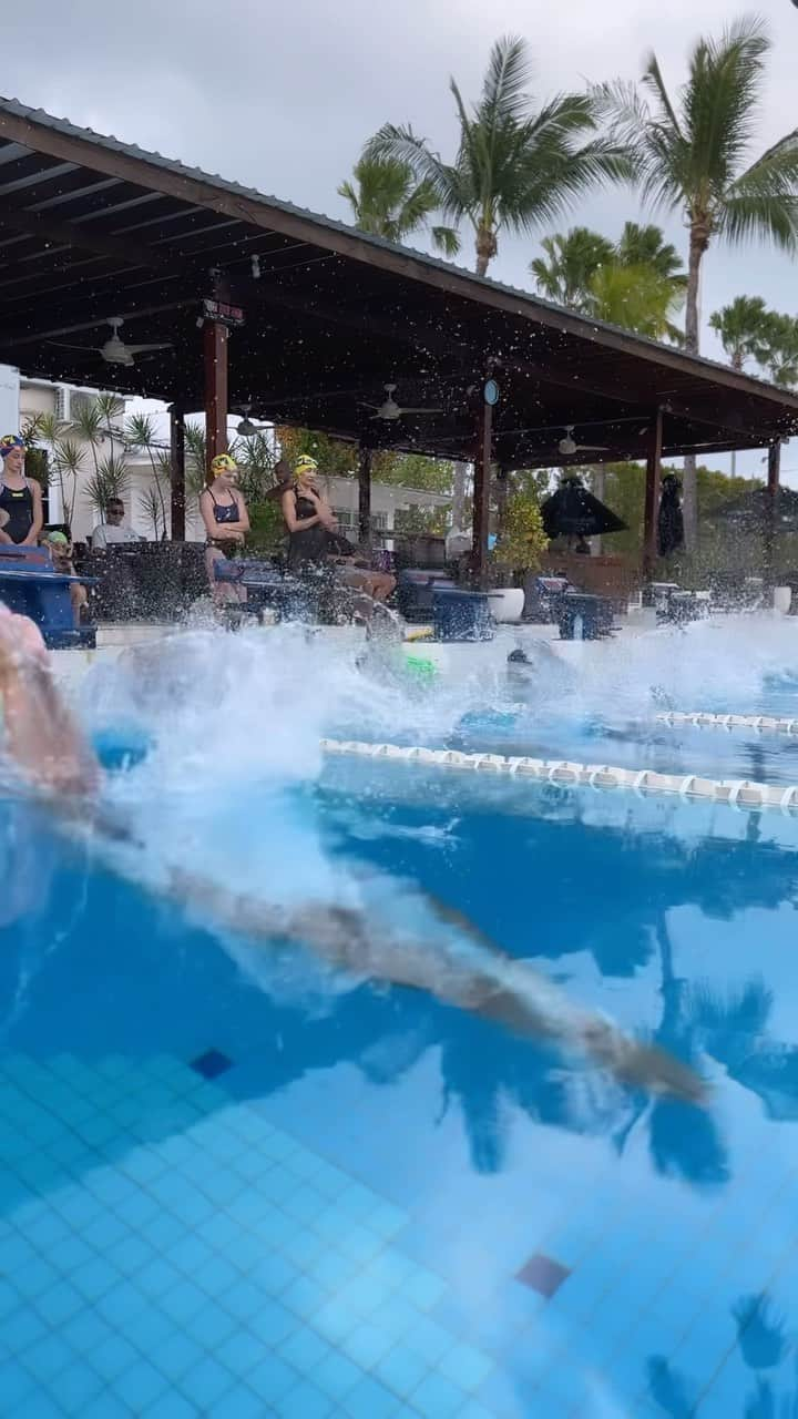 マイケル・クリムのインスタグラム：「Super Saturday Squad session didn’t disappoint… great dryland activation by @rickyscomparin followed by the last swim of Week3 as part of our @hawkebr Sprint Program. Collectively we are all learning how to manage and trust this new level of training! #klimswim #bali」