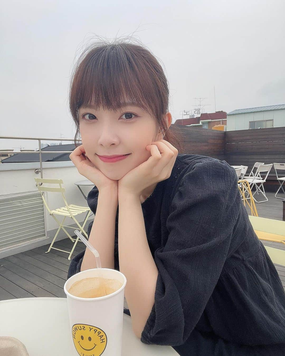 ヘミ のインスタグラム：「요새 낮에 아주 선선하던데 놀러가고파☀️」