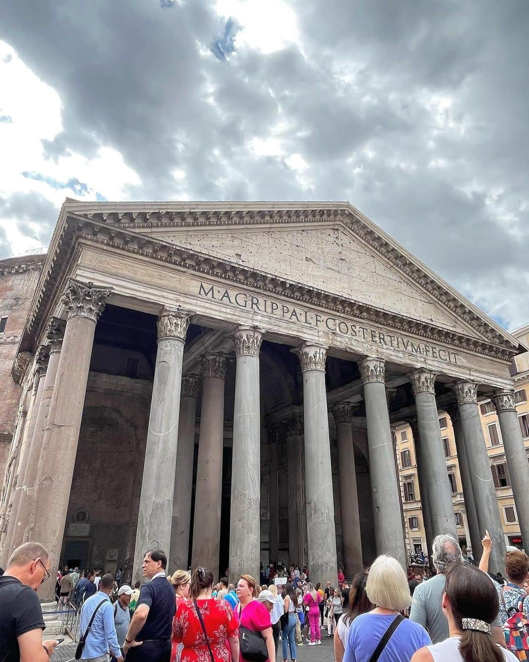 若松来海さんのインスタグラム写真 - (若松来海Instagram)「ローマの休日💚🤍❤️ ⁡  ・Piazza di Spagna👧🏻‎ スペイン広場 ・Fontana di Trevi⛲️ トレヴィの泉 ・Bocca della Verità 👄 真実の口 ・Colosseo⚔️ コロッセオ ・Pantheon🏛 パンテオン神殿 ⁡ ⁡ ⁡ ⁡ ⁡  #スペイン広場 #パンテオン  #トレヴィの泉 #トレビの泉  #真実の口  #コロッセオ #piazzadispagna #fontanaditrevi #boccadellaverita #colosseo #pantheon #rome  #ナイキ #nike  #nikeairmax  #ワンピースコーデ  #セルフォード #celford #italy #japanese  #イタリア旅行  #ロイヤルカリビアン  #royalcaribbean #クルーズ #cruise #地中海 #meditteranean #チャールズアンドキース  #charlsandkeith #海外旅行」9月23日 13時27分 - mllklog