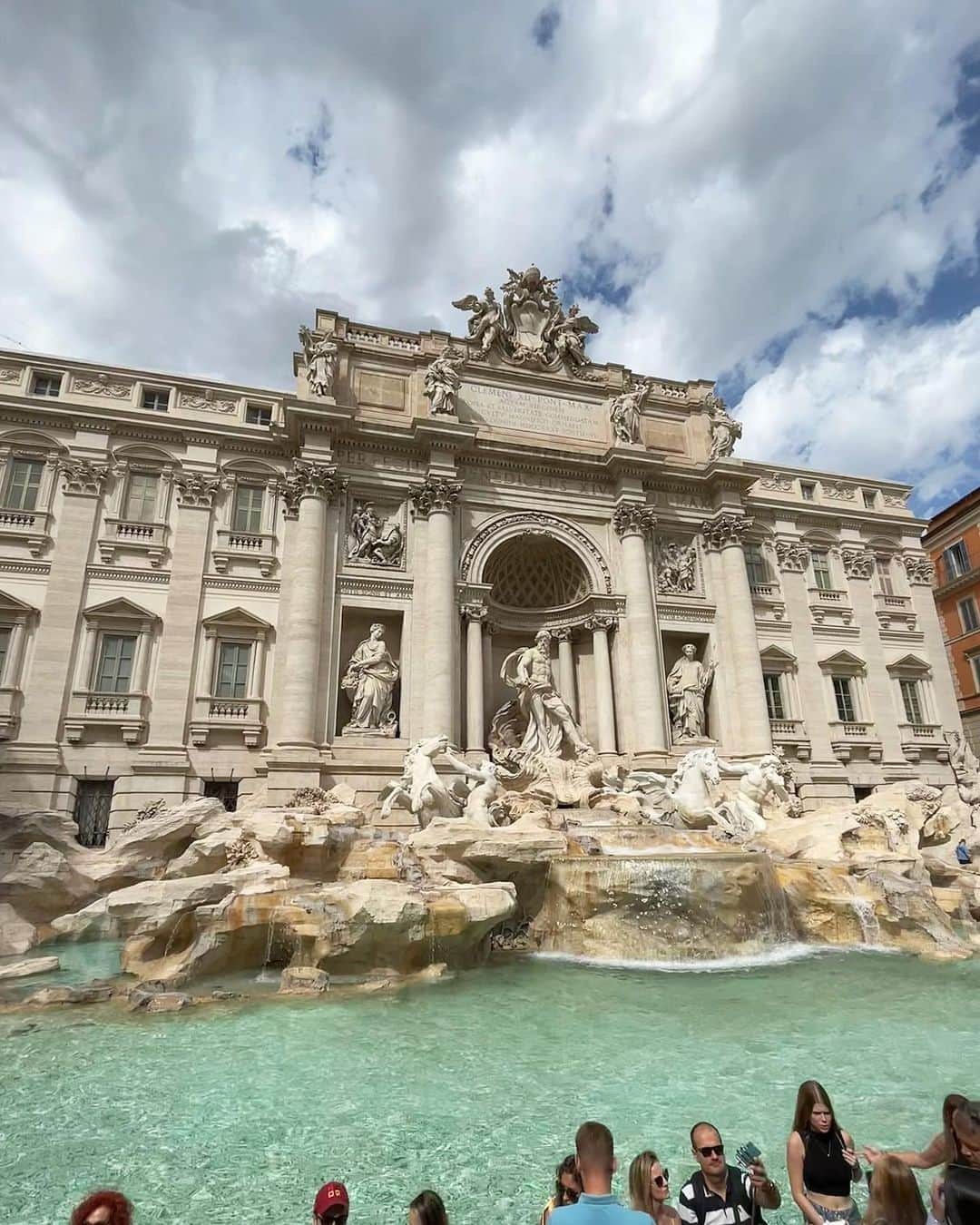 若松来海さんのインスタグラム写真 - (若松来海Instagram)「ローマの休日💚🤍❤️ ⁡  ・Piazza di Spagna👧🏻‎ スペイン広場 ・Fontana di Trevi⛲️ トレヴィの泉 ・Bocca della Verità 👄 真実の口 ・Colosseo⚔️ コロッセオ ・Pantheon🏛 パンテオン神殿 ⁡ ⁡ ⁡ ⁡ ⁡  #スペイン広場 #パンテオン  #トレヴィの泉 #トレビの泉  #真実の口  #コロッセオ #piazzadispagna #fontanaditrevi #boccadellaverita #colosseo #pantheon #rome  #ナイキ #nike  #nikeairmax  #ワンピースコーデ  #セルフォード #celford #italy #japanese  #イタリア旅行  #ロイヤルカリビアン  #royalcaribbean #クルーズ #cruise #地中海 #meditteranean #チャールズアンドキース  #charlsandkeith #海外旅行」9月23日 13時27分 - mllklog