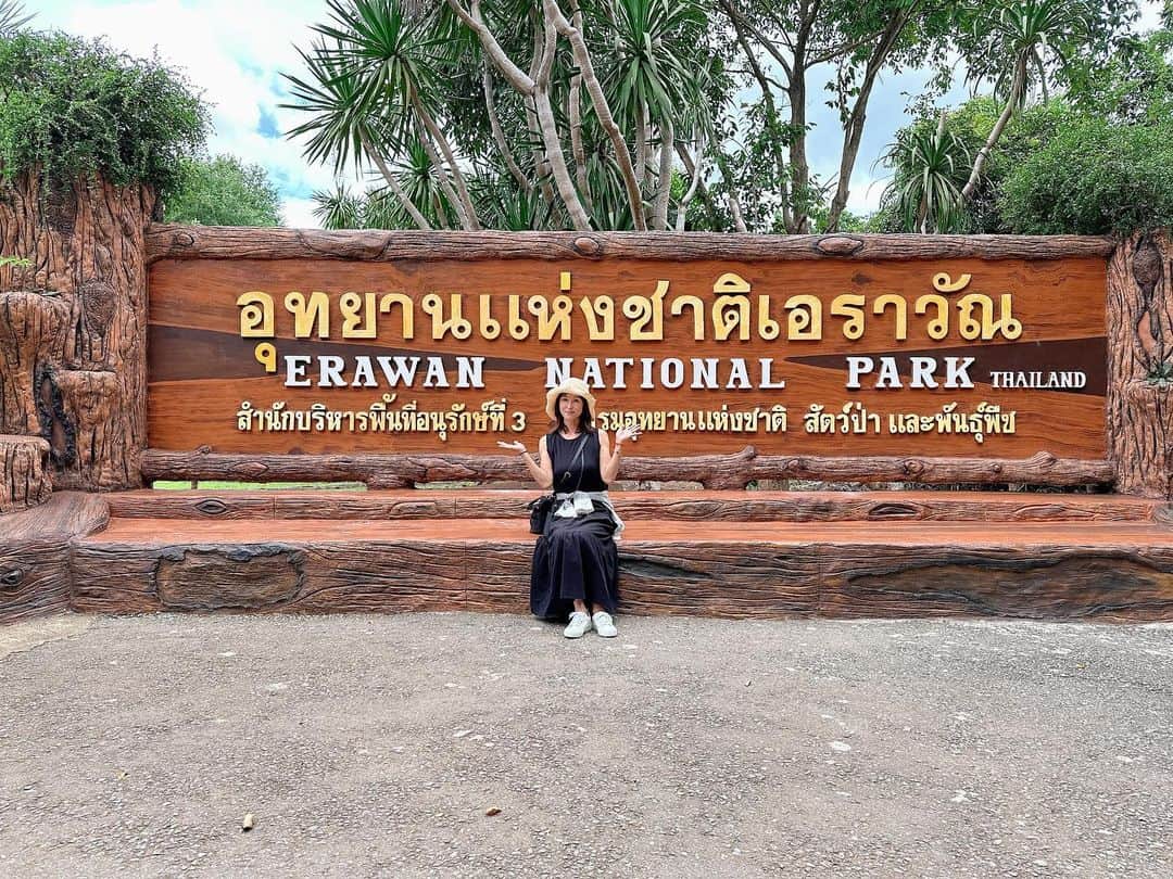 かとうれいこさんのインスタグラム写真 - (かとうれいこInstagram)「#erawan #エラワンの滝 🇹🇭  ちょっと遠くまで〜🚗 滝に癒されに行きました。  水着で入れるみたいで外人の人達が気持ちよさそうだったー 次は水着を持って行こう！  まだまだ知らない場所が沢山あるんだ。  #タイ  #旅 #旅スタグラム #時差投稿」9月23日 13時39分 - katoreiko_official