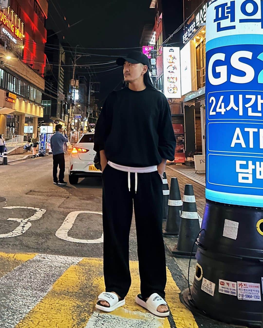 JunJunのインスタグラム：「. 🇰🇷✈️👋🏽  韓国涼しくてお洋服は秋仕様🍁 @notonlyfortoday_official   #seoul #韓国」