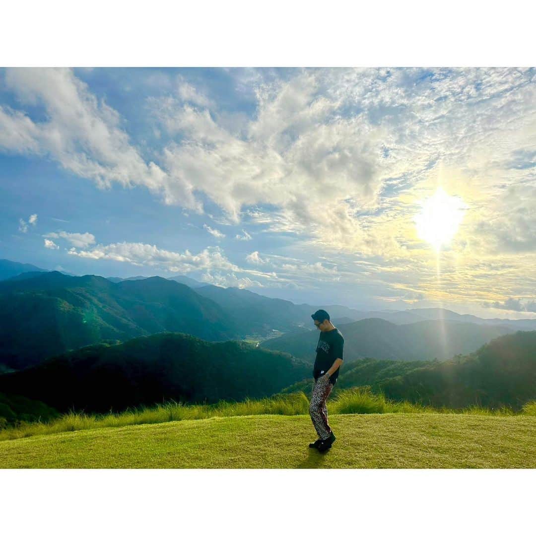 江本一真さんのインスタグラム写真 - (江本一真Instagram)「視覚 聴覚 嗅覚をヒーリング。 人間の本能を呼び覚ます。 非常に良い時間。  #自然 #天然素材 #自然に触れることの大切さ  #本能を呼び覚ませ #江本一真」9月23日 13時43分 - kazuma_emoto