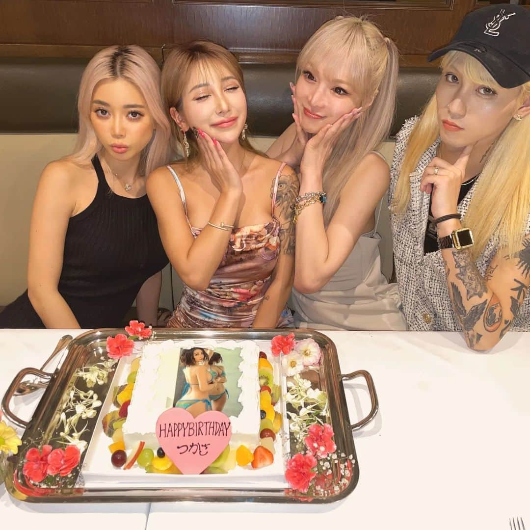 橘司のインスタグラム：「はろはろ愛するみんな❤⁡ ⁡ギャル会やっとみんな揃った🔥⁡ ⁡今年もみんながつかさの名前と本名の2つのケーキ用意してくれた😳❤️⁡ ⁡ありがとうだよ❤❤❤⁡ ⁡⁡ ⁡最近かずまの可愛くなるスピードが⁡ ⁡半端ないのといちいち発言がツボる(笑)(笑)⁡ ⁡ ⁡またすぐにっ😙💕愛してる🩷🩷🩷」