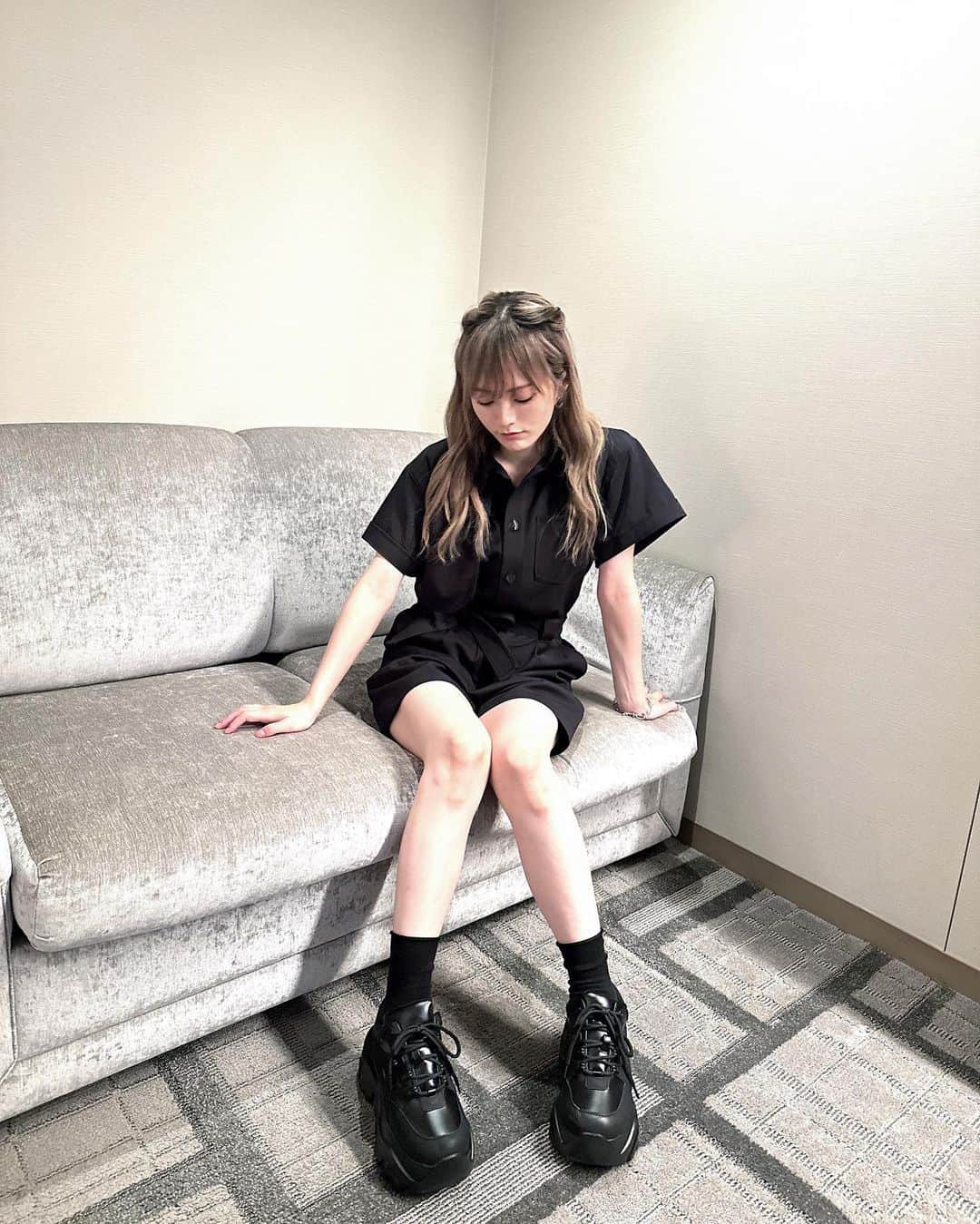 山本彩のインスタグラム：「⁡ 暑かったり、寒かったり、むずかしい🐈‍⬛ ⁡」