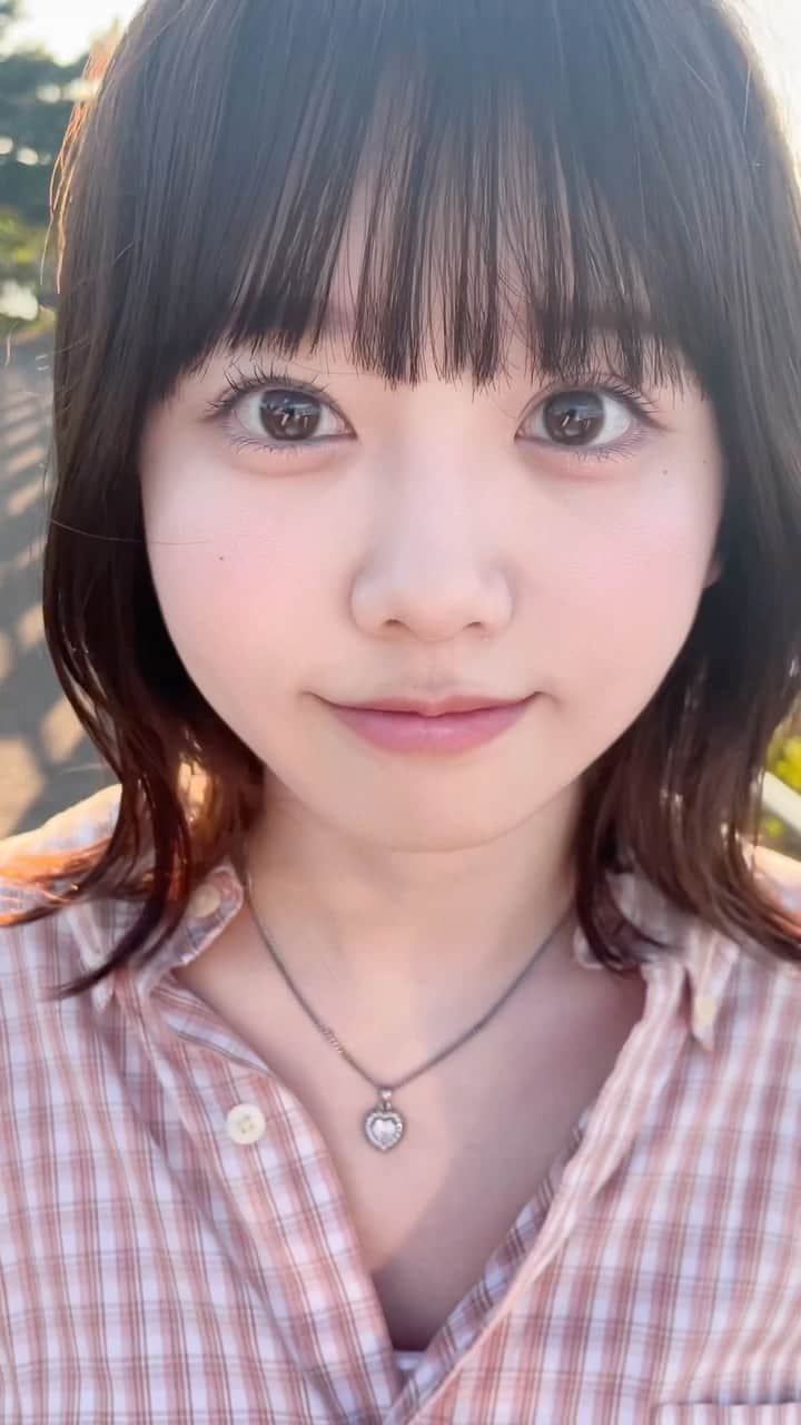 のインスタグラム：「チェックシャツが好きです👔🎈」