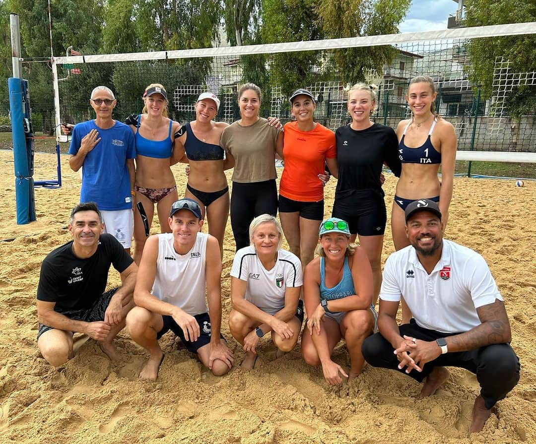 マルタ・メネゲッティのインスタグラム：「Practice, pasta and ready for the World Championships 💪🥳✅ This week we had a great training camp together with these amazing teams in Formia 🇨🇿🇮🇹 Grateful for the company and the opportunity. Thank you all for the good time and see you in the Elite16 in Paris 👀 - #trainingcamp #preparation #italy #pasta #worldchampionship #formia #olympiccenter #volleyballgirls #beachcamp #beachvolleyball #beachgirls #goodtumes #pastanights #pastalunch #girls #elite #paris #mexico #wcc #prep #amazingathletes #greatstaff #goodteam #teamwork #support」