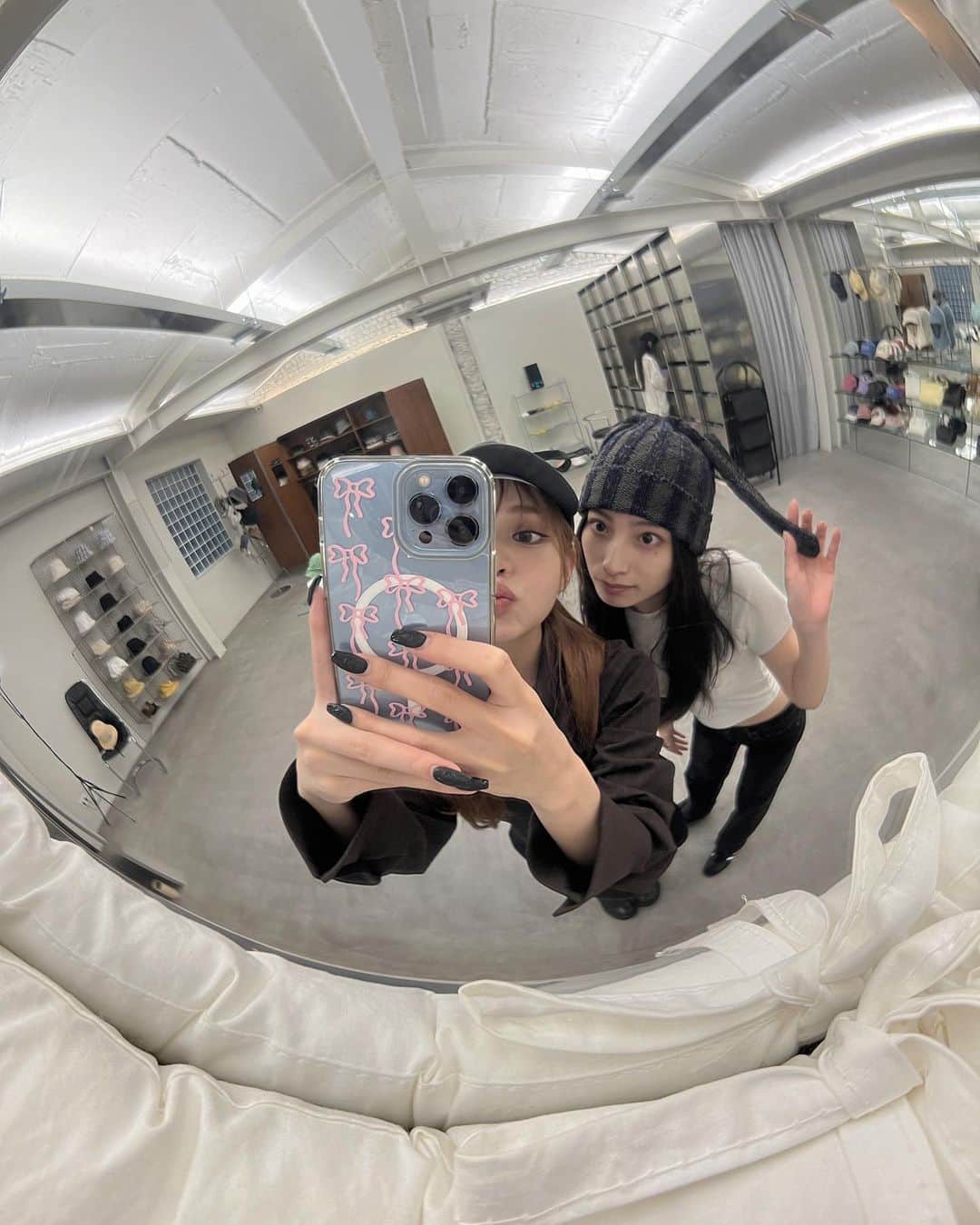 永井理子さんのインスタグラム写真 - (永井理子Instagram)「ぽぽちゃん一緒にいてくれて心強い🇰🇷♡  帽子屋さんかわいかった〜」9月23日 19時37分 - riko_1221
