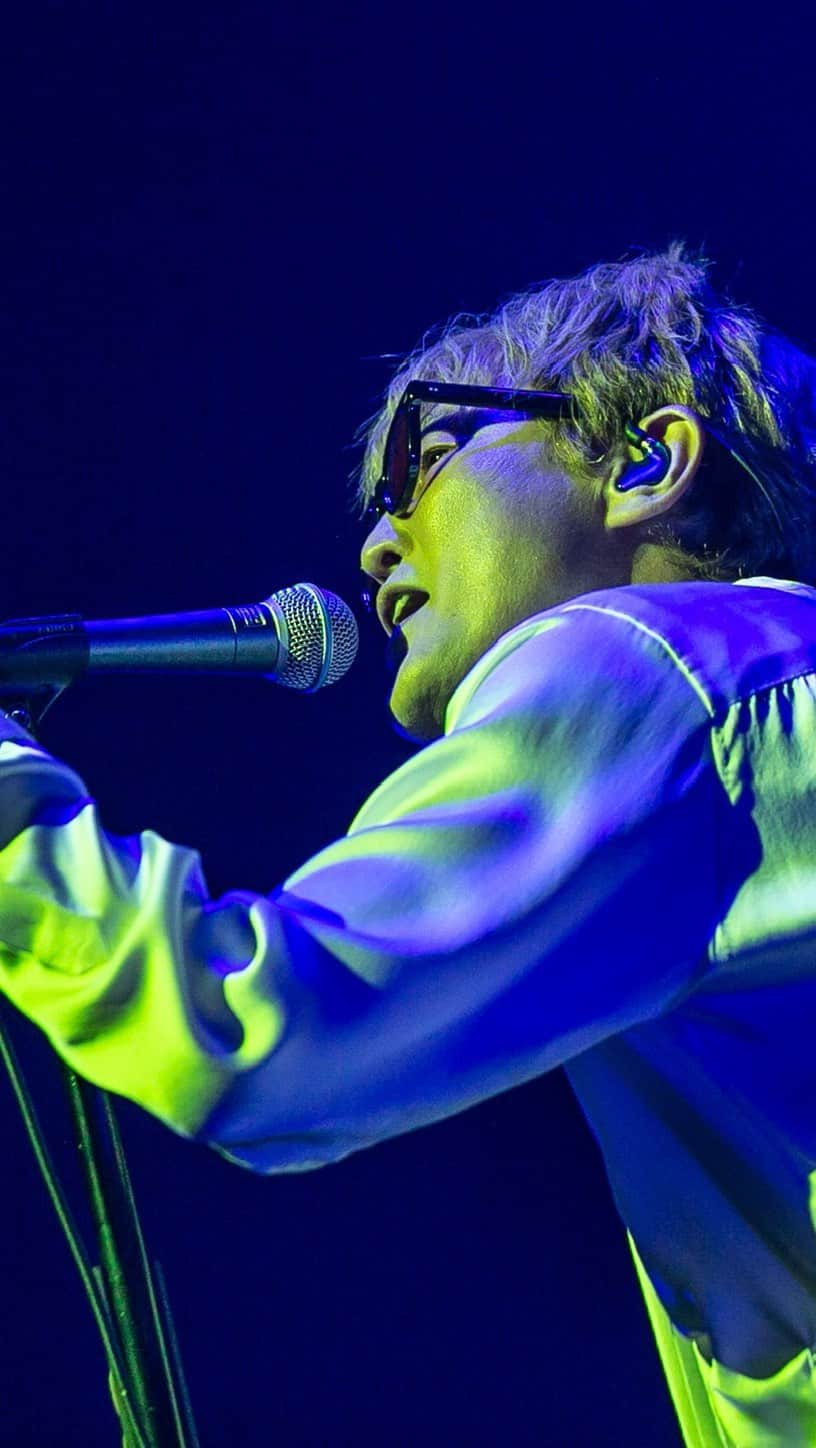 スガシカオのインスタグラム：「イノセントツアー@福岡国際会議場 メインホール 2023/09/22  初日でまだまだなところはたくさんあったけど、泣いたり笑ったり悲しくなったり元気になったり、とにかく起伏の激しいLIVEになっています  お客さん、すごい包容力と盛り上がり・・・ありがとうございました♪  Photo by Makoto Sugita」