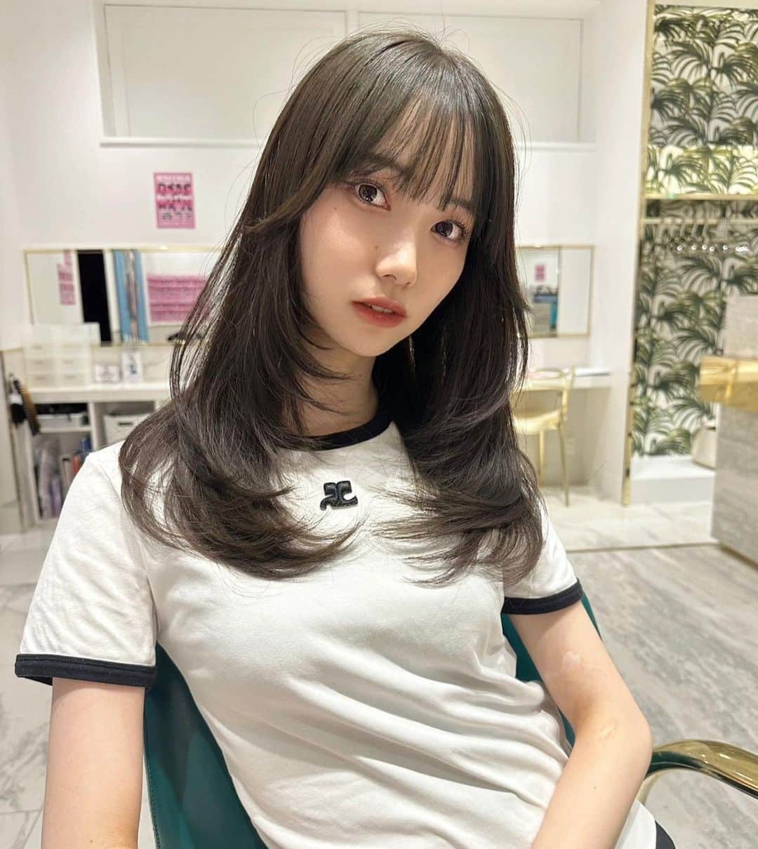 川原千里のインスタグラム：「オリーブ🫒🤍 理想のカラーすぎる🪽  @tabuchi_kaito   #オリーブベージュ #オリーブカラー #オリーブグレージュ #ヘアカラー #ヘアカラートレンド #サロンモデル #サロン」