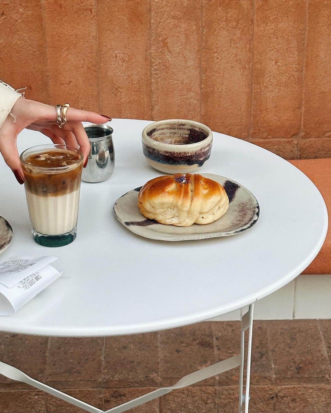 徐琁さんのインスタグラム写真 - (徐琁Instagram)「米蘭非常可愛的麵包店 裝潢的每個小細節都漂亮 咖啡也很好喝 如果有來米蘭可以來～～～  #cosinmilano🌸」9月23日 14時32分 - cos55555