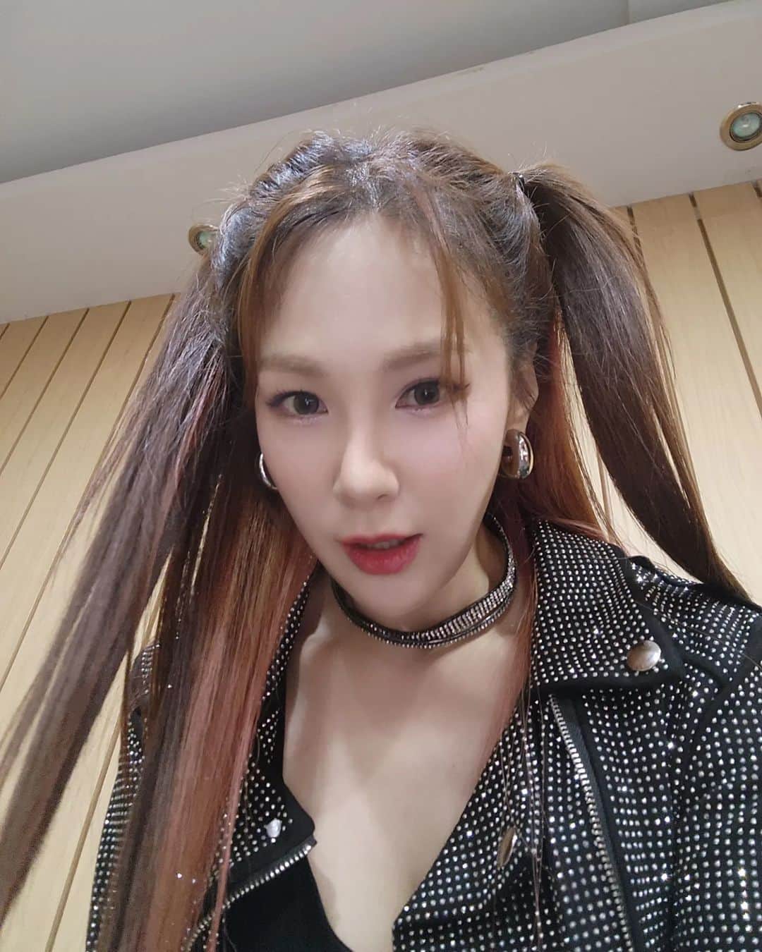 チェヨンのインスタグラム：「너무  금방 끝나버렸..당  밑에서 찍어주니 이건 뭐 2메다가꼬만 🤭🤗🫣🫢」