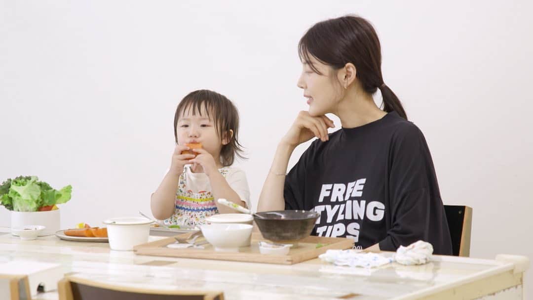 ハン・ジヘのインスタグラム：「귀요미 슬이와 함께여서 행복했던(실제 촬영날은 전쟁같았지만요…🤭) 편스토랑 촬영이었습니다아 ㅎㅎ 다음주 금요일도 함께 해주세요 @funstaurant_kbs」