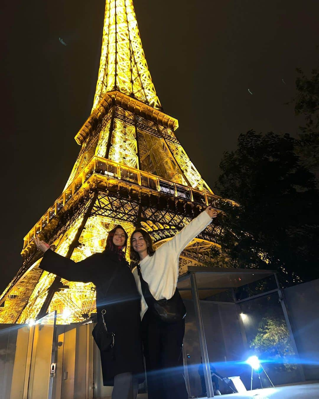 リリー・オルドリッジさんのインスタグラム写真 - (リリー・オルドリッジInstagram)「Seeing the Sights with my Sis 🤍 @rubyaldridge」9月23日 14時53分 - lilyaldridge