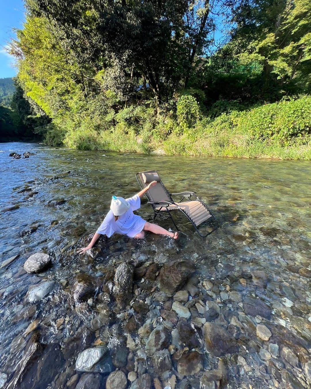 森詩織さんのインスタグラム写真 - (森詩織Instagram)「初川サウナ🧖‍♀️ 控えめに言って最高だった💛  サウナは小学生くらいのときから母とよく入ってて一生入れるかもってくらい入れるんだけど(笑)  わざわざサウナに行く意味がわからなかったし、何が整ったとか整ってないとかわからないけど、誘われたので行ってみたら…最高に気持ちよかった💛  誘ってくれてありがとう〜！！ 月一でやりたいくらいだった✨  #サウナ #川サウナ #さうなー #サウナ女子 #サウナイキタイ #サウナ好き #サウナー女子 #サウナテント #テントサウナ #ととのう #サウナ最高」9月23日 14時56分 - mori_shiori