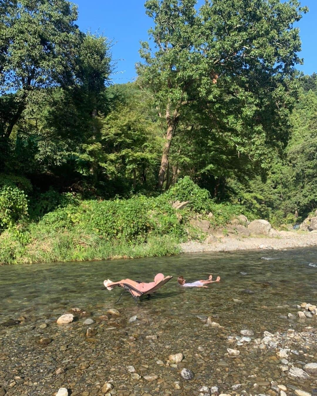 森詩織さんのインスタグラム写真 - (森詩織Instagram)「初川サウナ🧖‍♀️ 控えめに言って最高だった💛  サウナは小学生くらいのときから母とよく入ってて一生入れるかもってくらい入れるんだけど(笑)  わざわざサウナに行く意味がわからなかったし、何が整ったとか整ってないとかわからないけど、誘われたので行ってみたら…最高に気持ちよかった💛  誘ってくれてありがとう〜！！ 月一でやりたいくらいだった✨  #サウナ #川サウナ #さうなー #サウナ女子 #サウナイキタイ #サウナ好き #サウナー女子 #サウナテント #テントサウナ #ととのう #サウナ最高」9月23日 14時56分 - mori_shiori