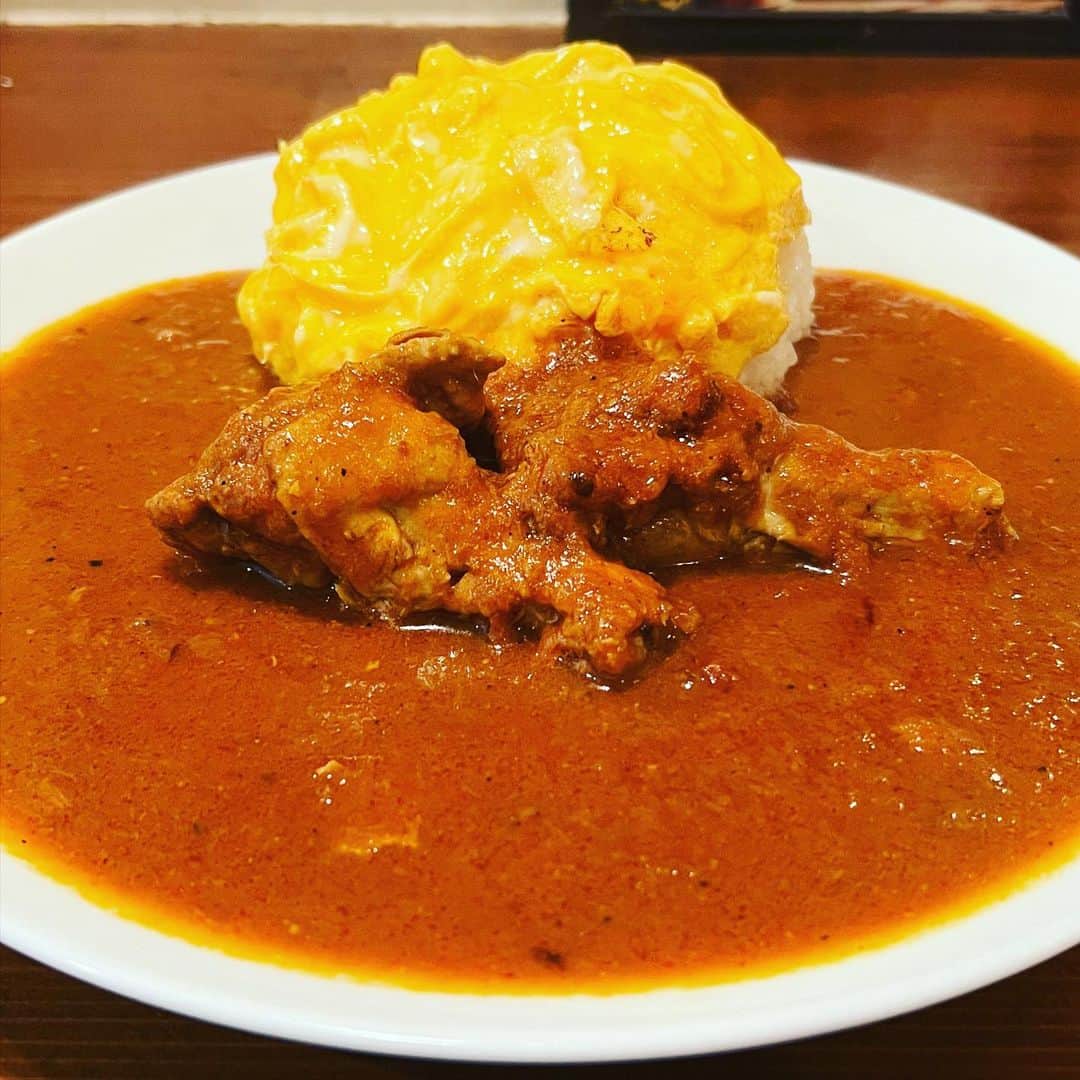 のインスタグラム：「劇場入りする前に、福岡の地下鉄七隈線に乗って「オカノカリー」へ。  ##curry #咖哩 #カレー #spice #スパイスカレー #オカノカリー」