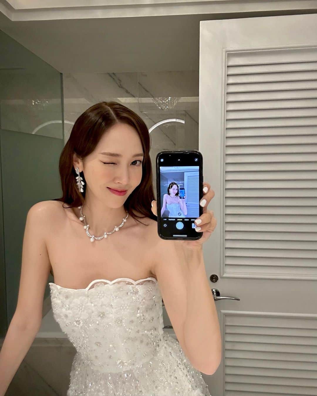 のインスタグラム：「Expressions in abundance 😉🥰😛😘」